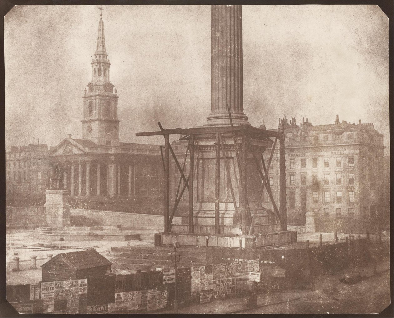 La colonne Nelson à Trafalgar Square en construction - William Henry Fox Talbot