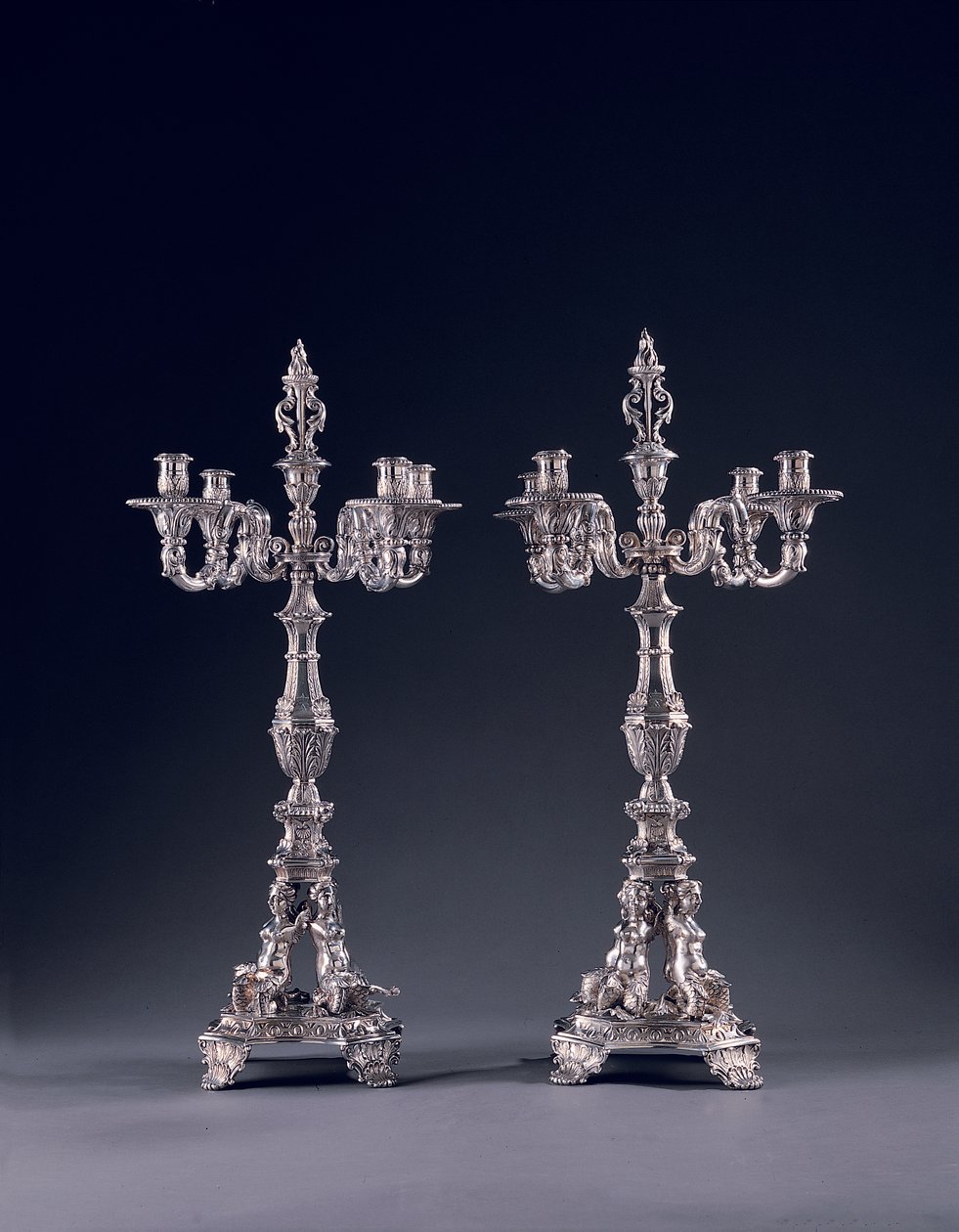 Paire de candélabres à quatre lumières très importants, commandés pour George II, fabriqués par Balthasar Friedrich Behrens, Hanovre, 1736-37 - William Kent