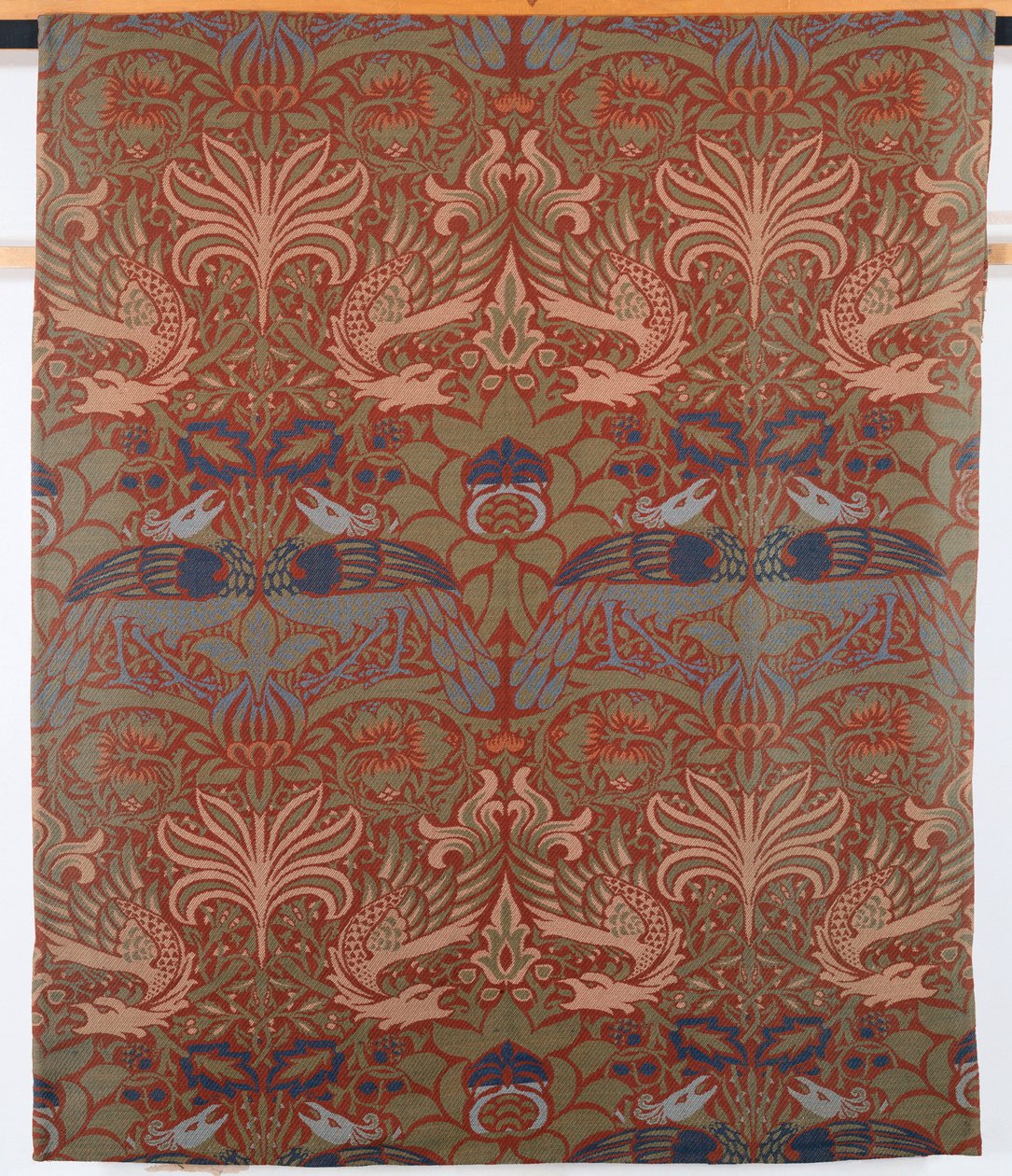 Paon et dragon, rideau en sergé tissé à la main, Morris & Co., 1878 - William Morris