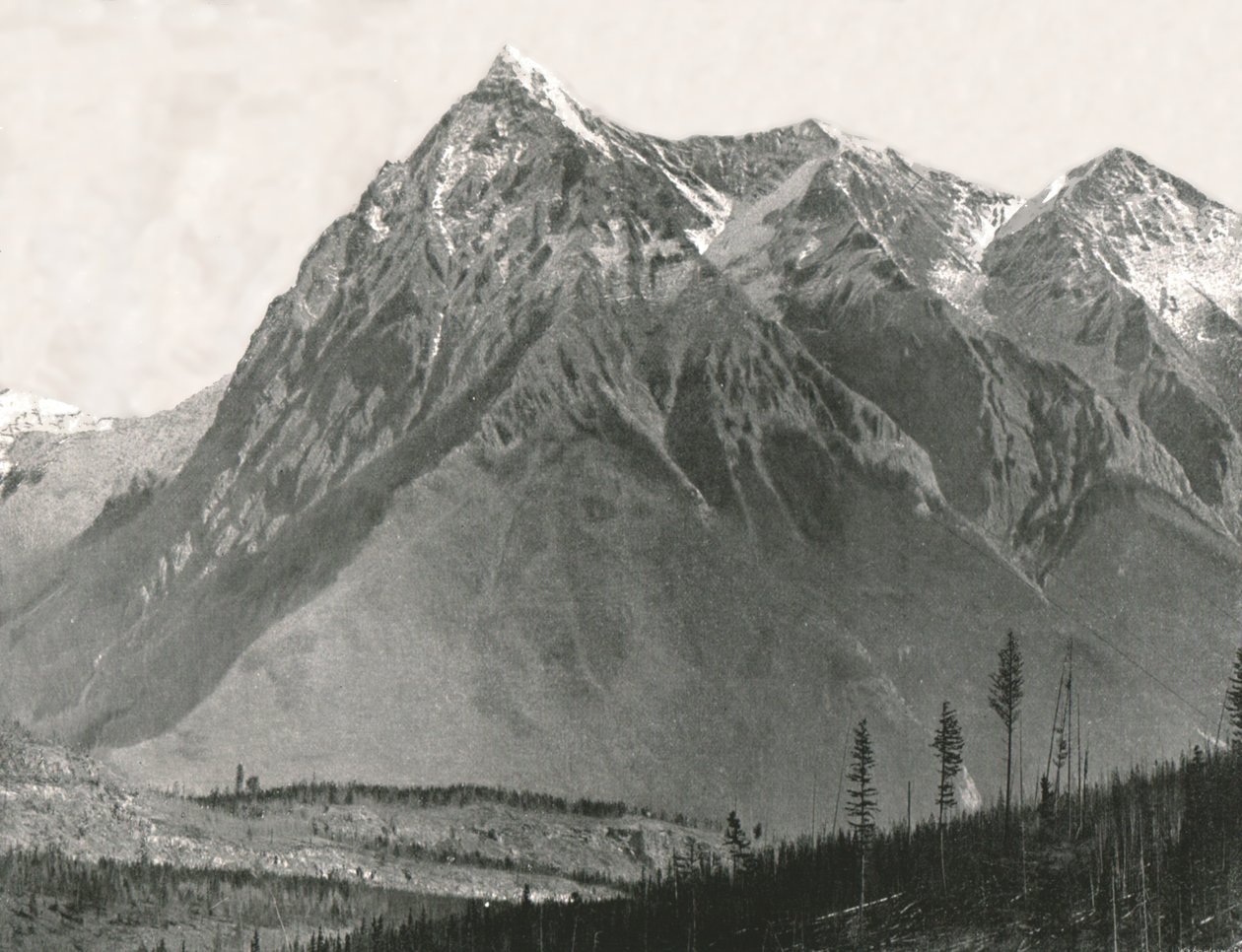 Les Rocheuses : Chancellor Peak, Leanchoil, Canada, 1895 - William Notman and Son