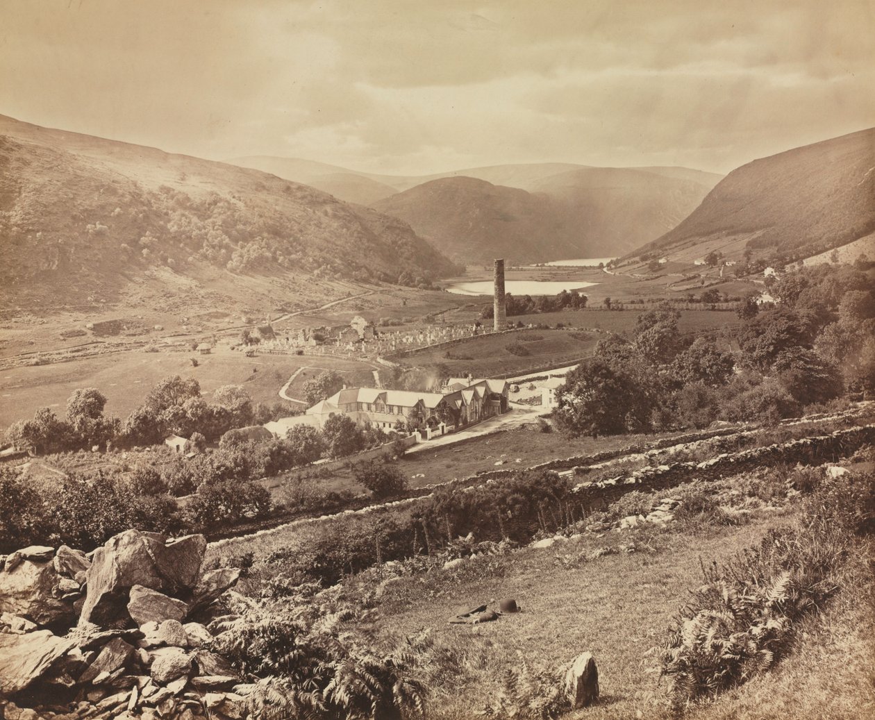 La Vallée de Glendalough, Comté de Wicklow, Irlande, vers 1864 - William Russell Sedgfield