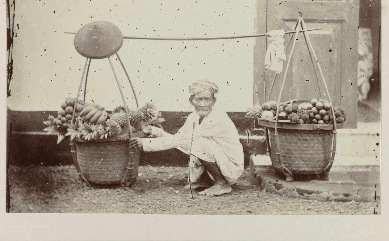 Porteur javanais avec des fruits - Woodbury and Page