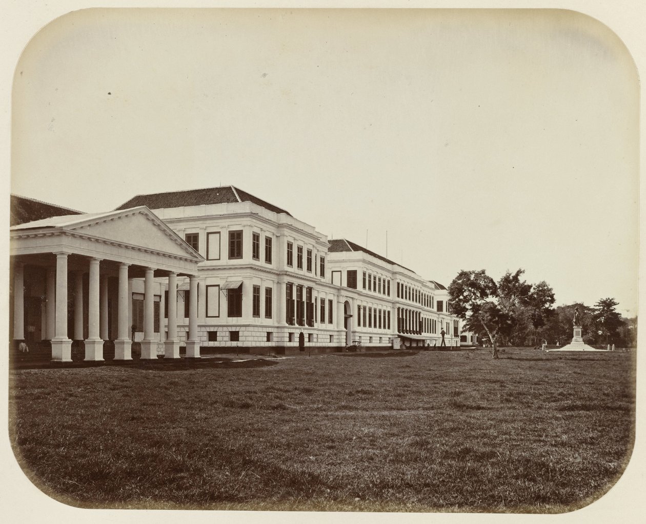 Palais de Daendels sur la place Waterloo à Batavia - Woodbury and Page