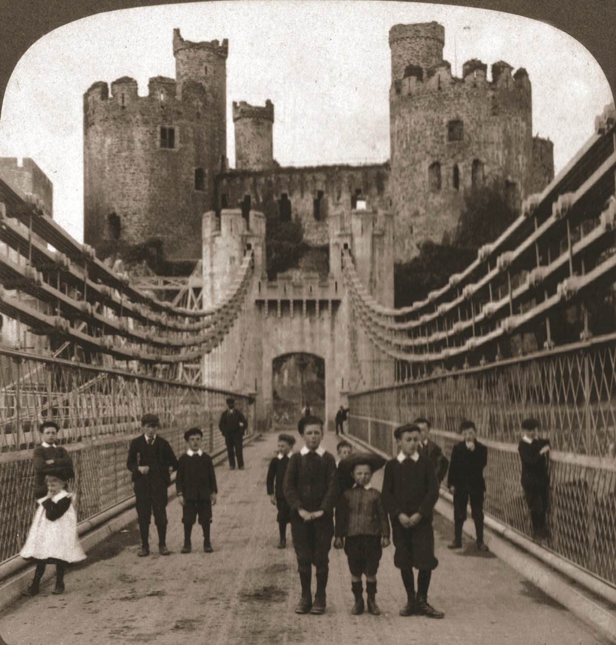 Conway, Pays de Galles, château et pont médiévaux, 1901 - Works and Sun Sculpture Studios