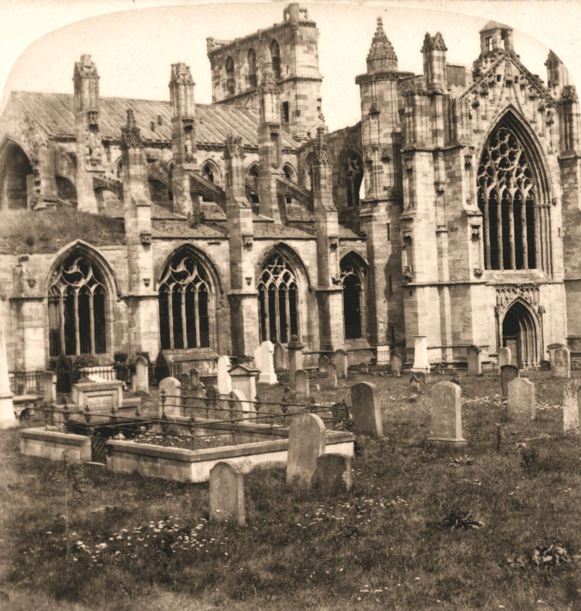 Abbaye de Melrose, Melrose, Écosse, 1896 - Works and Sun Sculpture Studios