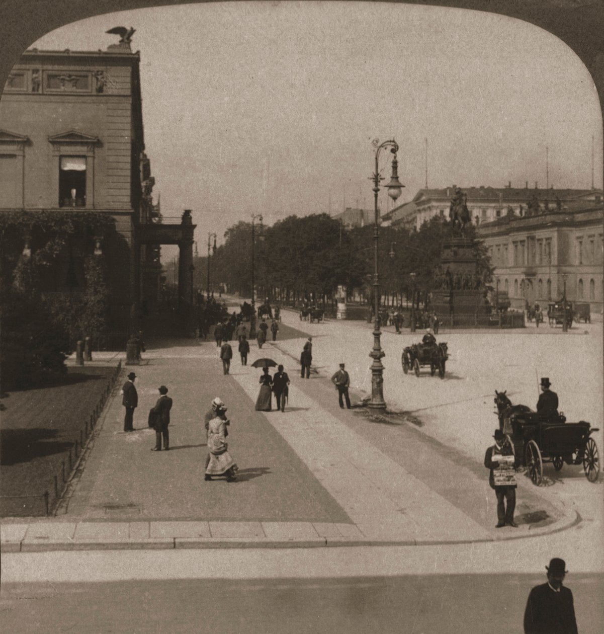 Unter den Linden, Berlin, 1903 - Works and Sun Sculpture Studios
