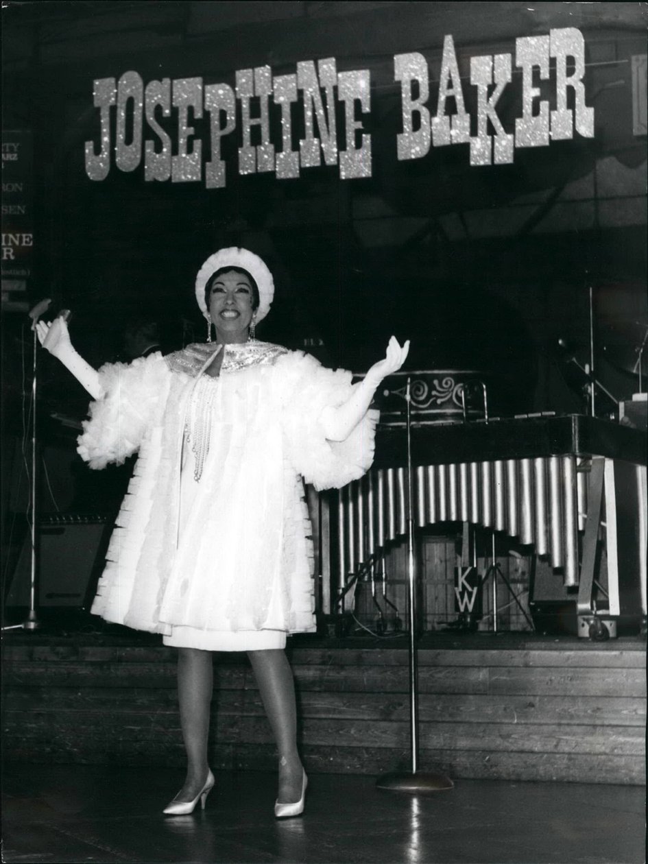 Josephine Baker se produisant à Zurich, Suisse, le 3 mars 1967 - . .