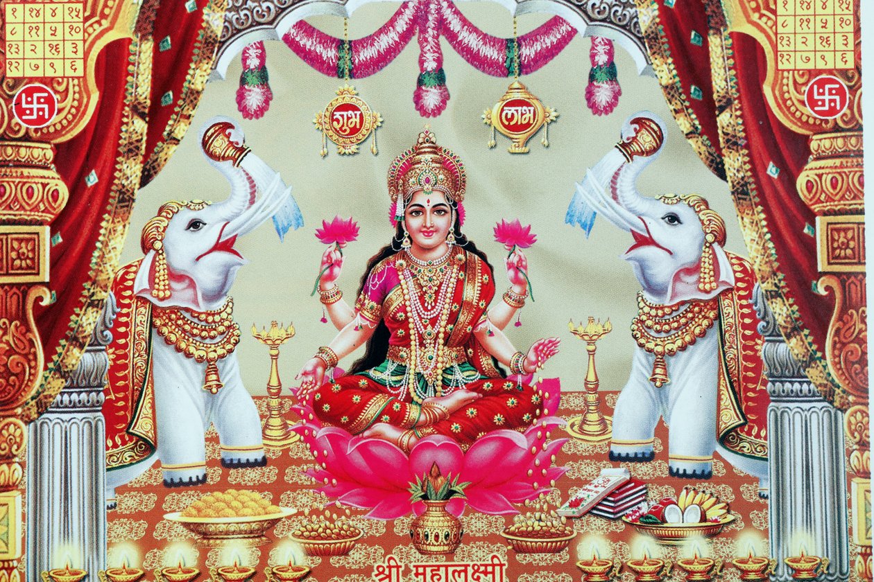 Lakshmi, la femme de Vishnu, déesse de la prospérité, de la bonne fortune et de la beauté. - . .