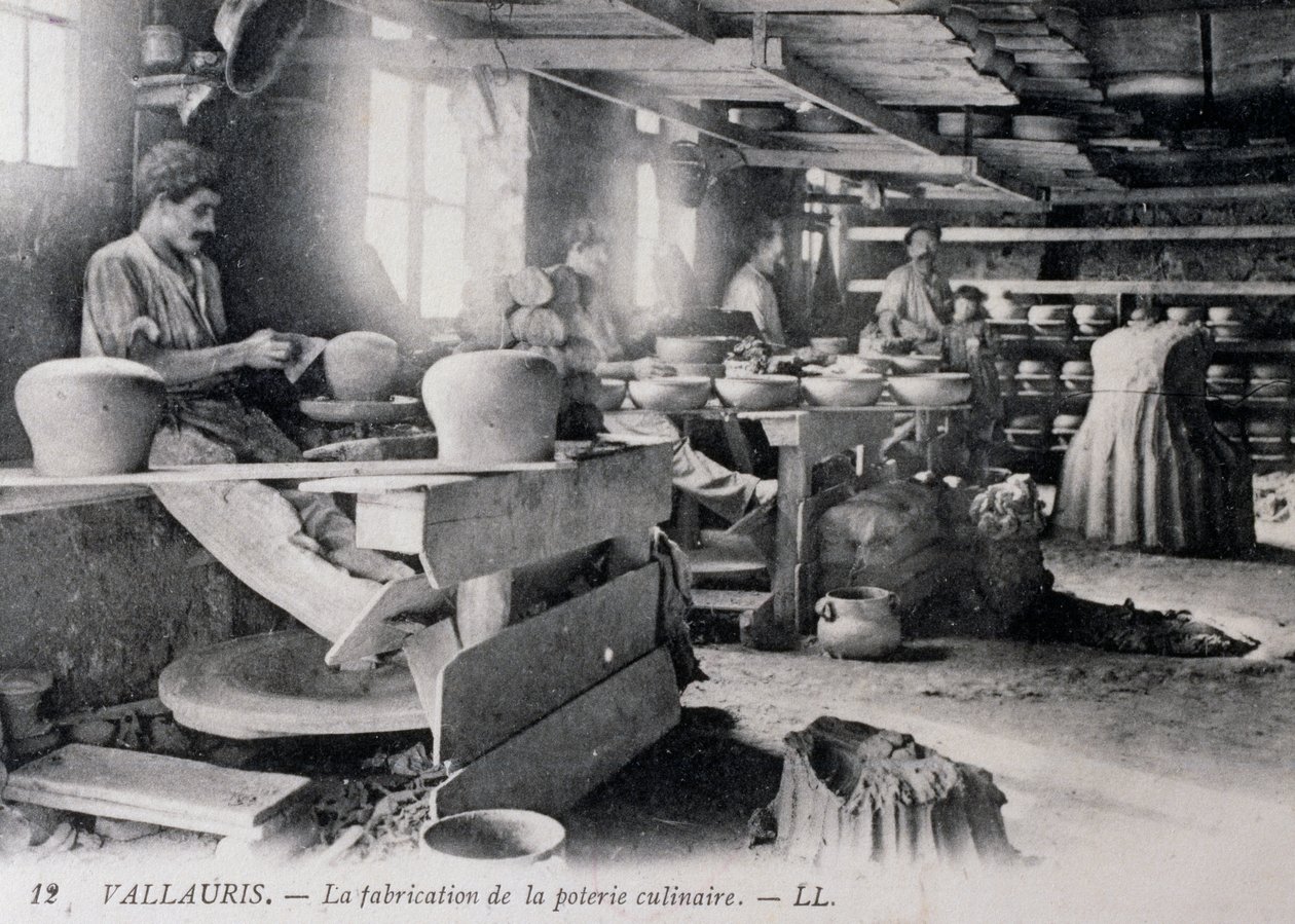 Carte postale avec fabrication de poterie pour vaisselle de Vallauris, vers 1900, France - William Walcutt