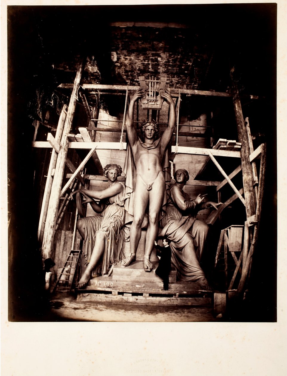 Sculpteur Aimé Millet avec Apollon couronnant la danse et la poésie, modèle en plâtre grandeur nature pour bronze - Delmaet and Durandelle
