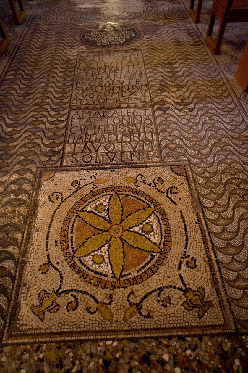 Détail de décoration de sol (mosaïque) - School Italian