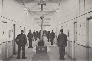 Un rassemblement de hooligans, prison de Borstal (photo n/b)