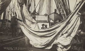 Fixation de la grand-voile à bord du Mount Stewart