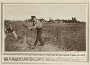 Le cricket remplace le football au front, des soldats britanniques dans un match derrière les lignes quelque part en France ou en Flandre - (after) English photographer