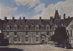 Château de Blois, Façade sur la cour - (after) French Photographer