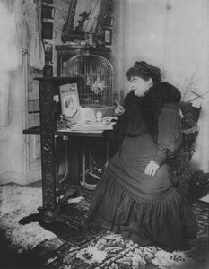 Jeanne Bloch et son perroquet - (after) French Photographer