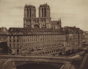 Notre-Dame masquée par l