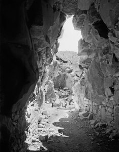 Excavateurs travaillant dans une carrière de marbre dans les Alpes Apuanes, Toscane (photo n/b) - A. Corsini