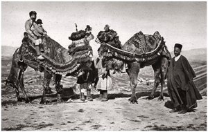 Pèlerins avec leurs chameaux en route vers Karbala, Irak, 1925 - A. Kerim