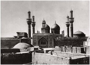 Les dômes dorés et les minarets de la mosquée al-Kadhimiya, Bagdad, Irak, 1925 - A. Kerim