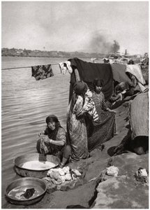 Blanchisseuses sur les rives du Tigre, Bagdad, Irak, 1925