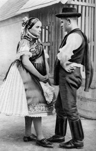 Un jeune couple slovaque, Hongrie, 1926 - A. W. Cutler