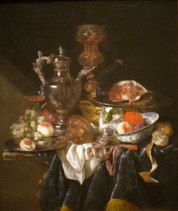 Carafe à vin en argent, jambon et fruits
