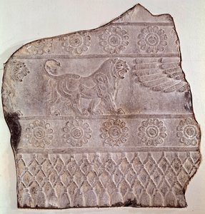 Fragment de bas-relief représentant un lion marchant. De Persépolis (Iran) Époque Achéménide, 460 av. J.-C. Seattle, Art Museum - Achaemenid