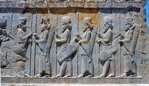 Sculpture murale représentant la garde royale, Tachara, Persépolis, VIe-Ve siècle av. J.-C.