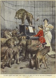 Emma Destinn chante dans une cage de lions à Berlin