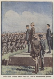 Le roi Victor-Emmanuel, accompagné du prince héritier, passe en revue une brigade