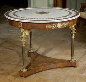 Art français Guéridon avec plateau en marbre peint vers 1800 - 1804 - Adam (attr. to) Weisweiler