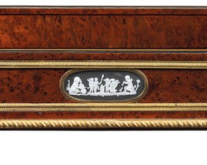 Table travailleuse en bois d