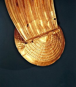 Collier, Ardcrony, Comté de Tipperary, Âge du Bronze tardif, 800-700 av. J.-C. (or) (détail) - Age Bronze