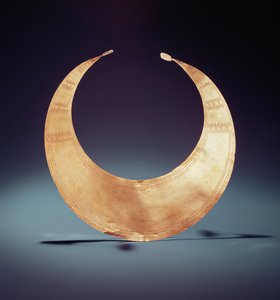 Lunule, Ross, Comté de Westmeath, Âge du bronze ancien, c.2000 av. J.-C. - Age Bronze