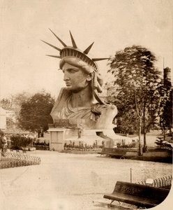 La tête de la Statue de la Liberté exposée à Paris, 1883 - Albert Fernique