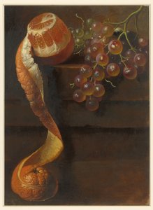 Nature morte avec une orange pelée et une grappe de raisins