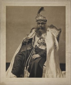Portrait de Sir Sawai Madho Singh, Maharaja de Jaipur, c.1900s (photo n/b) - Alexander Bassano