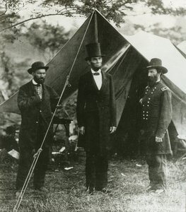 Abraham Lincoln avec Allan Pinkerton et le major général John A. McClernand, 1862 - Alexander Gardner