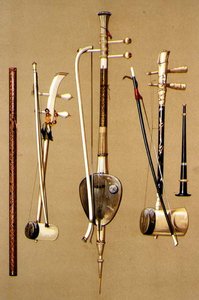 Un khlui, trois so sam sai avec des arcs et un pi, instruments thaïlandais de 