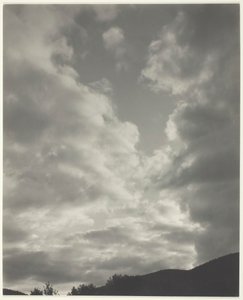 Musique - Une séquence de dix photographies de nuages, n° II, 1922 - Alfred Stieglitz