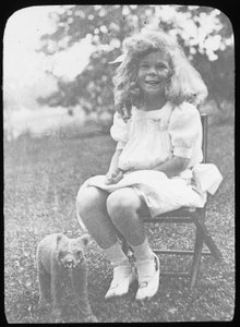 Sans titre (Georgia E. avec ours en peluche) - Alfred Stieglitz