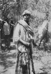 Un shikari ou chasseur de Ceylan, vers 1890, 1910 - Alfred William Amandus Plate