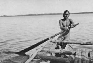 Pêcheur sur sa pirogue, vers 1890, 1910 - Alfred William Amandus Plate