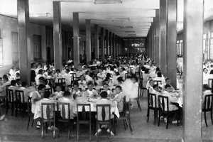 Villa Rosa Maltoni Mussolini : repas au réfectoire - Fratelli Alinari