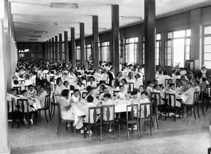 Villa Rosa Maltoni Mussolini : repas au réfectoire - Fratelli Alinari