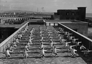 Villa Rosa Maltoni Mussolini : jeunes étudiantes faisant de l