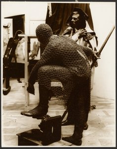 [Deux modèles masculins représentant des guerriers antiques, dont l