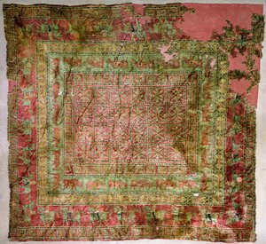 Tapis représentant des chevaux, des cavaliers, des daims et des griffons, des tumulus de Pazyryk, Ve-IVe siècle av. J.-C. - Altaic School