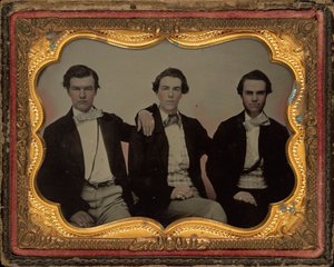 Portrait de trois jeunes hommes